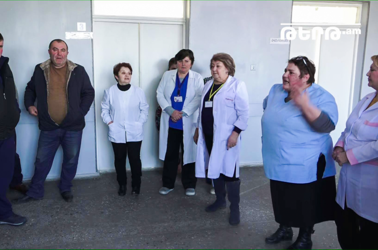 Նախարարը թող արթնանա քնից, հասկանա՝ մարզի բնակիչներն էլ ապրելու, աշխատելու իրավունք ունեն․ բուժաշխատողները Եղվարդի ծննդատան լուծարման դեմ բողոքի ակցիա իրականացրին (տեսանյութ)
