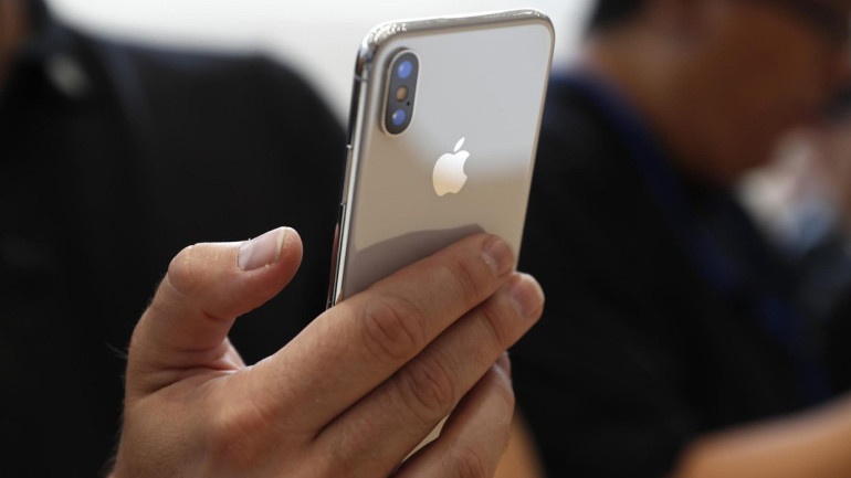 New low-cost iPhone to enter mass production in February - Bloomberg