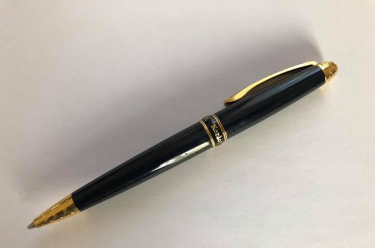 Pashinyan publishes pen photo as proof that high court's chairman offered him his services Pashinyan publishes pen photo as proof that high court's chairman offered him his services