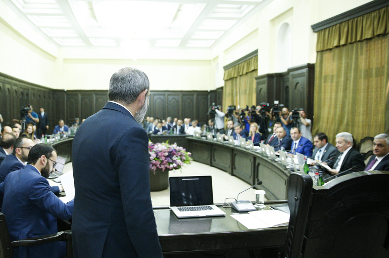 Իշխանությունը պարգևավճարով կրկնապատկել է միայն բարձրաստիճան «ընտրյալ» պաշտոնյաների աշխատավարձը. սա անարդար բաշխում է, որը չի կարող մնալ անարձագանք Իշխանությունը պարգևավճարով կրկնապատկել է միայն բարձրաստիճան «ընտրյալ» պաշտոնյաների աշխատավարձը. սա անարդար բաշխում է, որը չի կարող մնալ անարձագանք