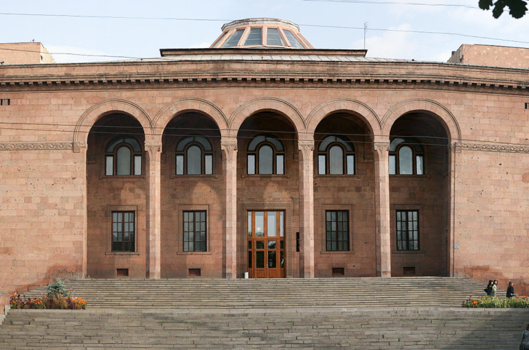 ԳԱԱ-ում անորոշ վիճակ է, գիտնականներին առաջարկել են քվեարկել ինստիտուտների՝ ակադեմիայի կազմում մնալուն դեմ կամ կողմ ԳԱԱ-ում անորոշ վիճակ է, գիտնականներին առաջարկել են քվեարկել ինստիտուտների՝ ակադեմիայի կազմում մնալուն դեմ կամ կողմ