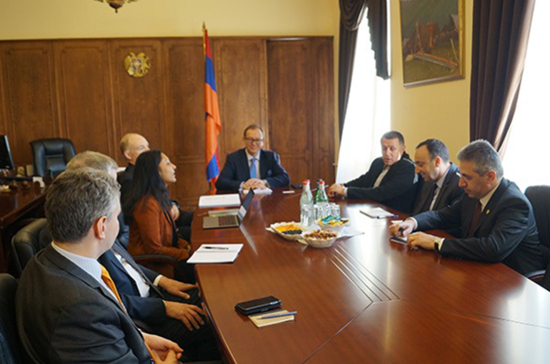 Hrayr Tovmasyan briefs OSCE/ODIHR delegation on constitutional processes in Armenia Hrayr Tovmasyan briefs OSCE/ODIHR delegation on constitutional processes in Armenia