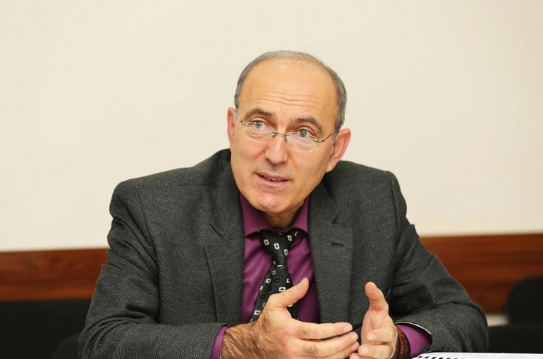 Այնպես չէ, որ ձեռքի հետ պետք է որոշենք և առաջ անցնենք, քաղաքական կոնսուլտացիաներ են ընթանում. Վահրամ Բալայանը՝ Արցախի խորհրդարան անցած ուժերի և ՀՅԴ-ի հնարավոր համագործակցության մասին Այնպես չէ, որ ձեռքի հետ պետք է որոշենք և առաջ անցնենք, քաղաքական կոնսուլտացիաներ են ընթանում. Վահրամ Բալայանը՝ Արցախի խորհրդարան անցած ուժերի և ՀՅԴ-ի հնարավոր համագործակցության մասին