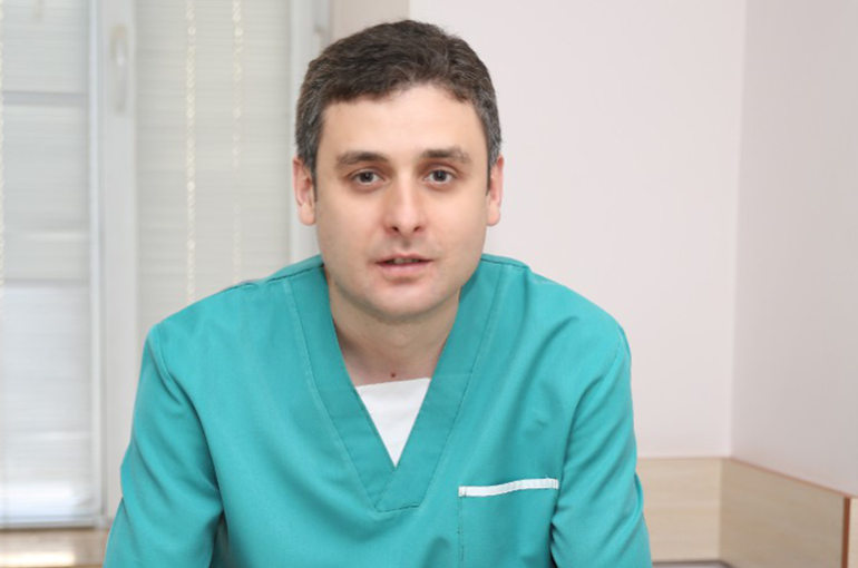 Դուք կարող եք լինել 20-30 տարեկան և չկասկածել, որ ունեք ուղեկցող հիվանդություններ, մեզանից ցանկացածը կարող է այս հիվանդության ամենավատ ավարտն ունենալ. Վահե Տեր-Մինասյանը՝ կորոնավիրուսի մասին Դուք կարող եք լինել 20-30 տարեկան և չկասկածել, որ ունեք ուղեկցող հիվանդություններ, մեզանից ցանկացածը կարող է այս հիվանդության ամենավատ ավարտն ունենալ. Վահե Տեր-Մինասյանը՝ կորոնավիրուսի մասին