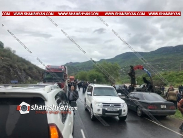 Տավուշի մարզում, ի նշան բողոքի, գյուղացիները շուրջ մեկ ժամ փակել են ճանապարհը. խցանումը հասել է մի քանի կիլոմետրի. Shamshyan.com Տավուշի մարզում, ի նշան բողոքի, գյուղացիները շուրջ մեկ ժամ փակել են ճանապարհը. խցանումը հասել է մի քանի կիլոմետրի. Shamshyan.com
