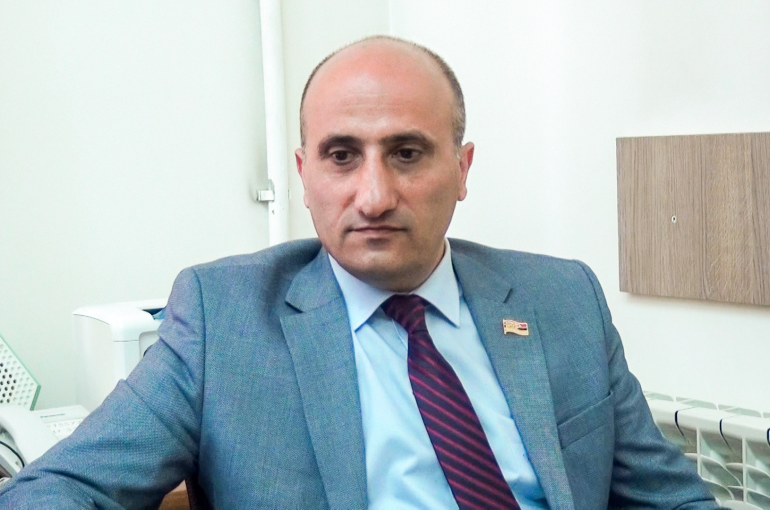 Սահմանադրական հանրաքվեի համար նախատեսված 70 մլն դրամի  90 %-ը ծախսվել է. Վահագն Հովակիմյան