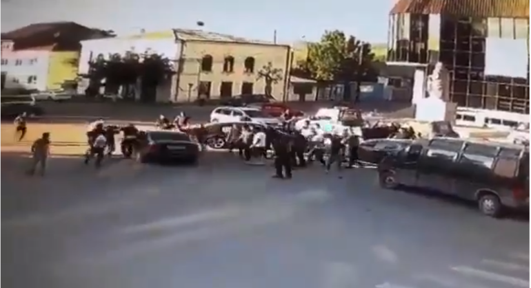 Հրապարակվել են բացառիկ կադրեր Ախալքալաքում տեղի ունեցած ծեծկռտուքից ու սպանությունից (տեսանյութ)