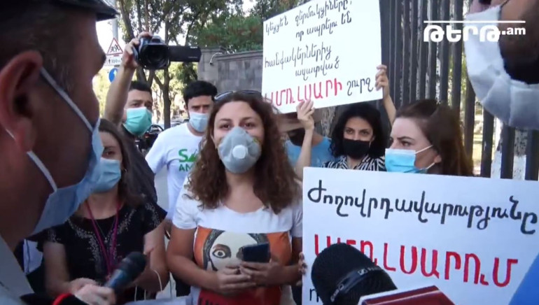 ԱԺ-ի դիմաց ի պաշտպանություն Ամուլսարի ակցիայի մասնակիցները բերման ենթարկվեցին. ակցիան ավարտվեց (տեսանյութ) ԱԺ-ի դիմաց ի պաշտպանություն Ամուլսարի ակցիայի մասնակիցները բերման ենթարկվեցին. ակցիան ավարտվեց (տեսանյութ)
