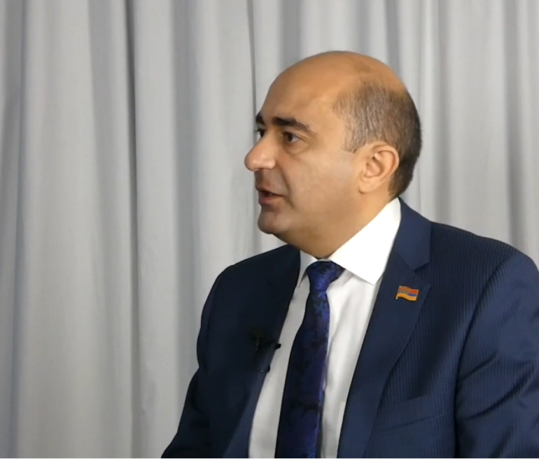Ոչ մի լավ մասնագետ չի համաձայնելու աշխատել մի կառավարությունում, որտեղ իր ձայնը չեն լսելու, և ինչ-որ պահից ինքը դառնալու է քավության նոխազ կամ դավաճան. Էդմոն Մարուքյան (տեսանյութ) Ոչ մի լավ մասնագետ չի համաձայնելու աշխատել մի կառավարությունում, որտեղ իր ձայնը չեն լսելու, և ինչ-որ պահից ինքը դառնալու է քավության նոխազ կամ դավաճան. Էդմոն Մարուքյան (տեսանյութ)