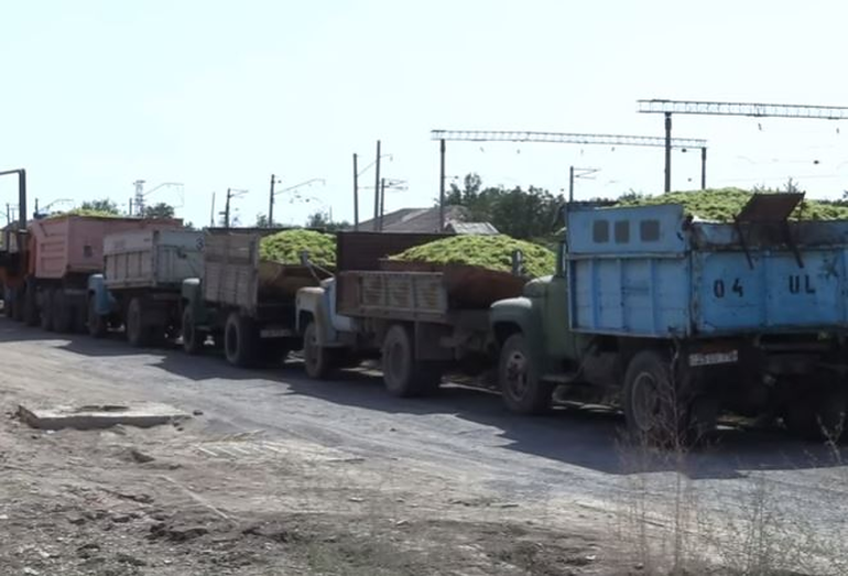 «Դիմում եմ պարոն Փաշինյանին, այս ձևով գյուղատնտեսություն զարգացնելը խայտառակություն է, 3 օր է՝ խաղողը բերել, կանգնել ենք քուչեքը». խաղողագործները բողոքի ակցիա են իրականացրել «Դիմում եմ պարոն Փաշինյանին, այս ձևով գյուղատնտեսություն զարգացնելը խայտառակություն է, 3 օր է՝ խաղողը բերել, կանգնել ենք քուչեքը». խաղողագործները բողոքի ակցիա են իրականացրել