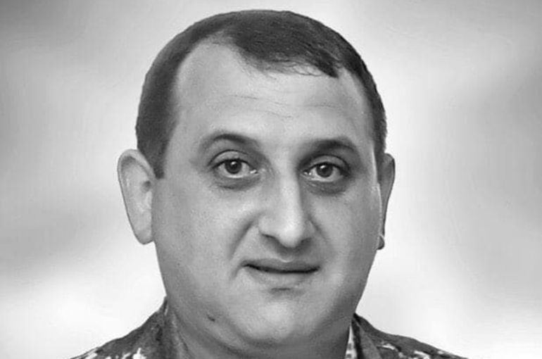 «Վիրավորվելուց հետո առավոտյան զանգահարեց, ասաց՝ քեզ ձիգ պահի, տղաներիս լավ կպահես, միշտ կհիշես, որ ես քեզ սիրում եմ». պատմում է զոհված Մարատ Խաչատրյանի կինը «Վիրավորվելուց հետո առավոտյան զանգահարեց, ասաց՝ քեզ ձիգ պահի, տղաներիս լավ կպահես, միշտ կհիշես, որ ես քեզ սիրում եմ». պատմում է զոհված Մարատ Խաչատրյանի կինը