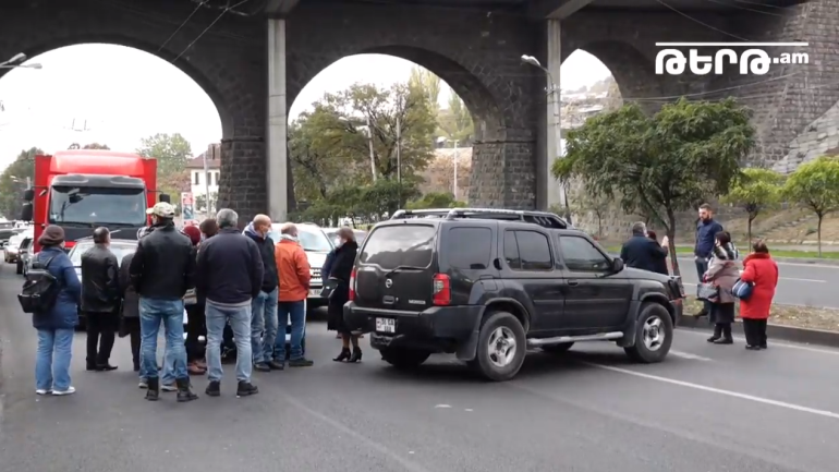 Փաշինյանի հրաժարականը պահանջող քաղաքացիներն անհնազանդության ակցիաներ իրականացրեցին Երևանի փողոցներում. որոշները բերման ենթարկվեցին (տեսանյութ)