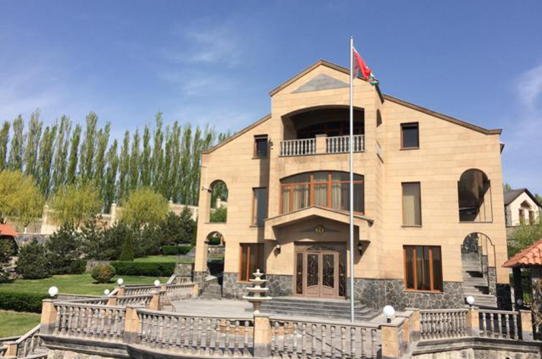 Ընթացել է ամբողջությամբ հասկանալի խոսակցություն 2 պետությունների միջև, մեկնաբանությունների համար դիմեք հայ գործընկերներին. ՀՀ-ում Բելառուսի դեսպանատունը՝ Սարգսյանի և Լուկաշենկոյի ձայնագրության մասին