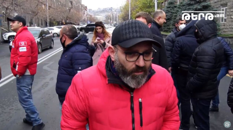Հետաքրքիր է՝ Փաշինյանը քանի՞ հայի արյուն կթափի Երևանի փողոցներում՝ կառչած մնալով իր աթոռից, և իր կողքին հավաքված մարդկանց վախեցնելով՝ որքա՞ն երկար իր կողքին կպահի․ Նարեկ Մալյան (տեսանյութ) Հետաքրքիր է՝ Փաշինյանը քանի՞ հայի արյուն կթափի Երևանի փողոցներում՝ կառչած մնալով իր աթոռից, և իր կողքին հավաքված մարդկանց վախեցնելով՝ որքա՞ն երկար իր կողքին կպահի․ Նարեկ Մալյան (տեսանյութ)