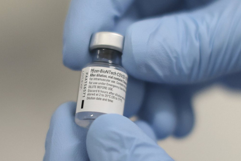 Pfizer COVID-19 vaccine faces 'final hurdle' before US decision