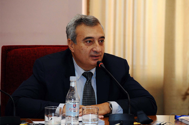 Կարծում եմ՝ նոյեմբերի 9-ին ստորագրված եռակողմ փաստաթուղթն ունի գաղտնի հավելված, և մենք կույր-կույր գնում ենք մի տեղ ու չգիտենք՝ ինչ դավեր են նյութվել մեր թիկունքում. Աշոտ Մելքոնյան Կարծում եմ՝ նոյեմբերի 9-ին ստորագրված եռակողմ փաստաթուղթն ունի գաղտնի հավելված, և մենք կույր-կույր գնում ենք մի տեղ ու չգիտենք՝ ինչ դավեր են նյութվել մեր թիկունքում. Աշոտ Մելքոնյան