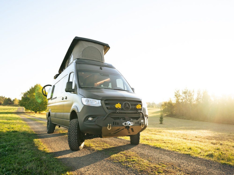 Mercedes-Benz Sprinter-ը վերածվել է «ճանապարհորդական տան» (լուսանկարներ)