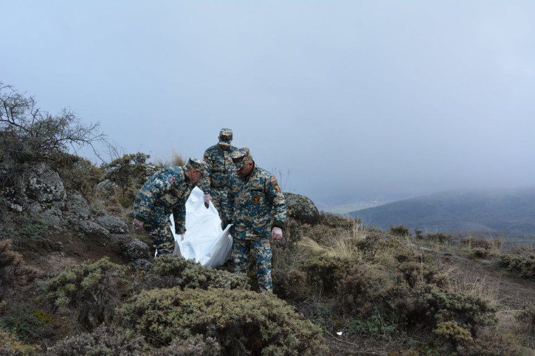 Ֆիզուլիից, Հադրութից, Մարտունուց հայտնաբերվել է ևս 10 զոհված զինծառայողի մարմին․ Արցախի ԱԻՊԾ Ֆիզուլիից, Հադրութից, Մարտունուց հայտնաբերվել է ևս 10 զոհված զինծառայողի մարմին․ Արցախի ԱԻՊԾ