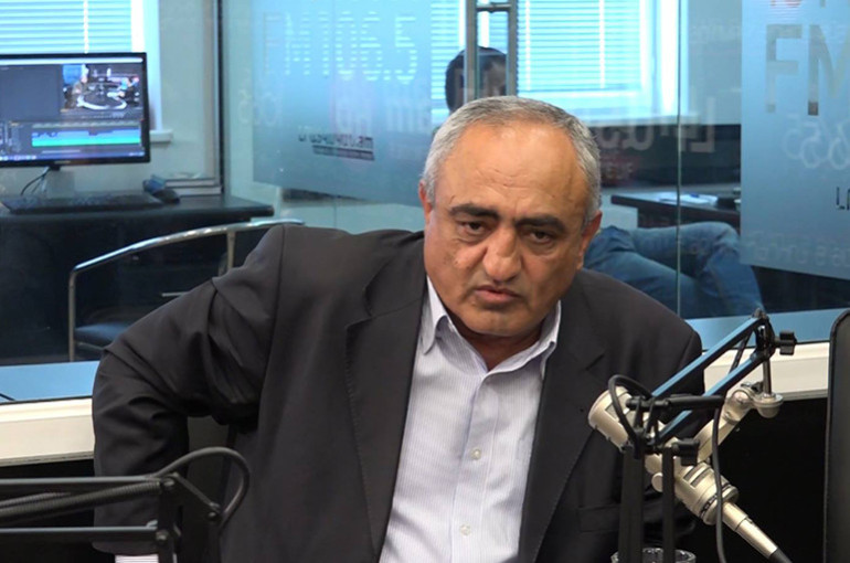 ՀՀ էկոնոմիկայի նախարարը չի գիտակցում. երբ բացվեցին սահմանները, ադրբեջանական և թուրքական էժան գյուղմթերքը կողողի Հայաստանը, իսկ հայկական գյուղմթերքը կլճանա, չի վաճառվի. Սարգիս Սեդրակյան ՀՀ էկոնոմիկայի նախարարը չի գիտակցում. երբ բացվեցին սահմանները, ադրբեջանական և թուրքական էժան գյուղմթերքը կողողի Հայաստանը, իսկ հայկական գյուղմթերքը կլճանա, չի վաճառվի. Սարգիս Սեդրակյան