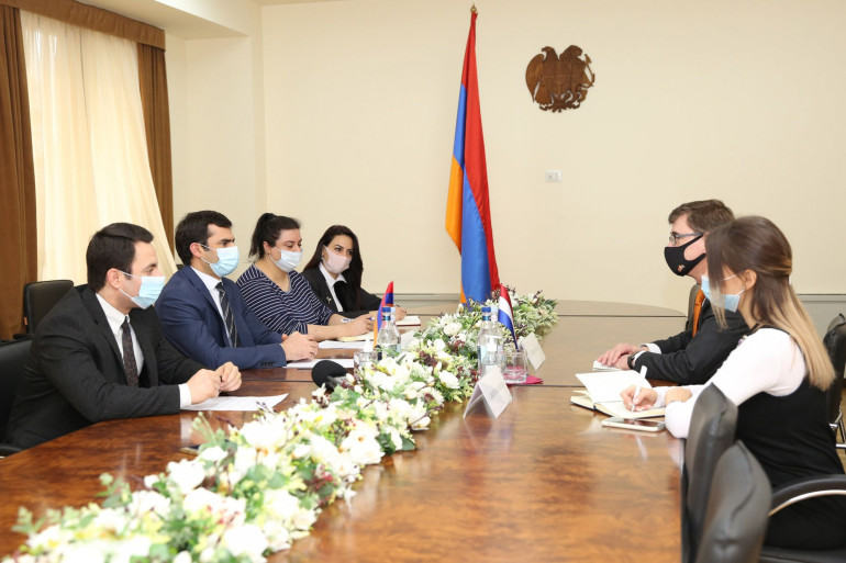 Նախարար Հակոբ Արշակյանն ընդունել է ՀՀ-ում Նիդերլանդների դեսպան Նիկո Սխերմերսին․ անդրադարձ է կատարվել կիբեռանվտանգությանը, արհեստական բանականությանը, ՀՀ թվային օրակարգին և մի շարք այլ հարցերի