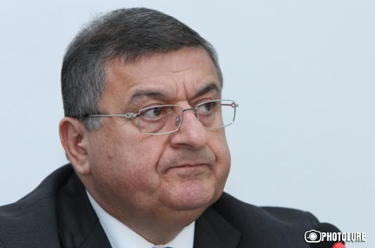 Եթե ԲԴԽ-ն առաջ է քաշում իմ տարիքը, ապա Գագիկ Հարությունյանի՝ ԲԴԽ նախագահի պաշտոնում ընտրվելը հակասահմանադրական էր, սա շատ վտանգավոր հայտարարություն է ԲԴԽ կողմից. Գագիկ Ջհանգիրյան Եթե ԲԴԽ-ն առաջ է քաշում իմ տարիքը, ապա Գագիկ Հարությունյանի՝ ԲԴԽ նախագահի պաշտոնում ընտրվելը հակասահմանադրական էր, սա շատ վտանգավոր հայտարարություն է ԲԴԽ կողմից. Գագիկ Ջհանգիրյան