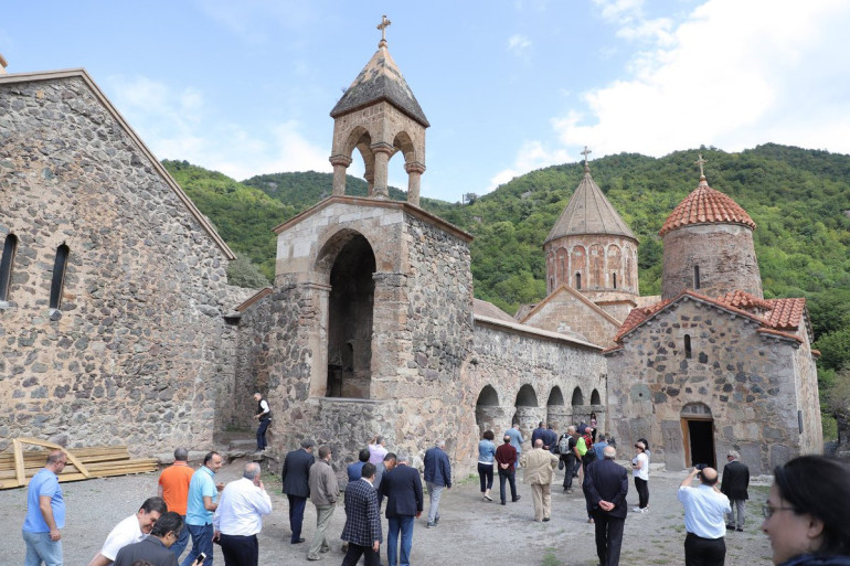 Դադիվանքում շարունակելու են միջոցառումներ ու հարսանիքներ կազմակերպել. Տեր Հովհաննես