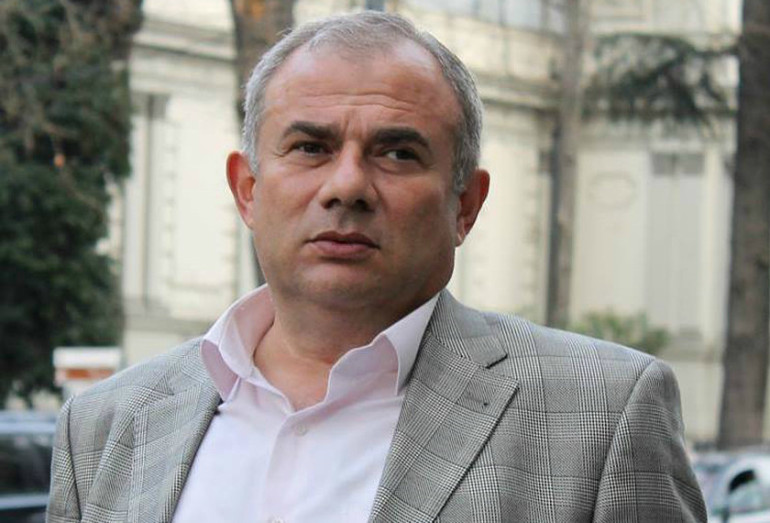 Երբեք այսքան քրգործեր հարուցված չեն եղել ԶԼՄ-Ների նկատմամբ, որքան այս 2 տարում, հիմա ևս մեկ պատուհան են բացում՝ ավելի շատերին դատարան տանելու համար․ Հ․ Հարությունյանը՝ ԶԼՄ-ների վերաբերյալ օրենքի մասին Երբեք այսքան քրգործեր հարուցված չեն եղել ԶԼՄ-Ների նկատմամբ, որքան այս 2 տարում, հիմա ևս մեկ պատուհան են բացում՝ ավելի շատերին դատարան տանելու համար․ Հ․ Հարությունյանը՝ ԶԼՄ-ների վերաբերյալ օրենքի մասին