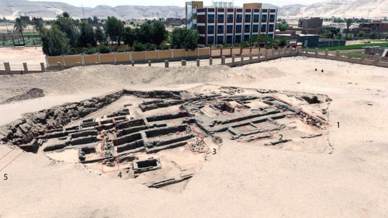 Ancient brewery unearthed in Egypt

 