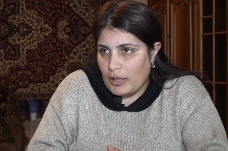 Երկրապահ ամուսնուցս արդեն 5 ամիս է` որևէ նորություն չկա, իսկ երկրապահները վրաս մուննաթ են գալիս, ասելով՝ դու ո՞վ ես, ինչու՞ ես այդքան անհանգստանում. Սվետլանա Ղուկասյան Երկրապահ ամուսնուցս արդեն 5 ամիս է` որևէ նորություն չկա, իսկ երկրապահները վրաս մուննաթ են գալիս, ասելով՝ դու ո՞վ ես, ինչու՞ ես այդքան անհանգստանում. Սվետլանա Ղուկասյան