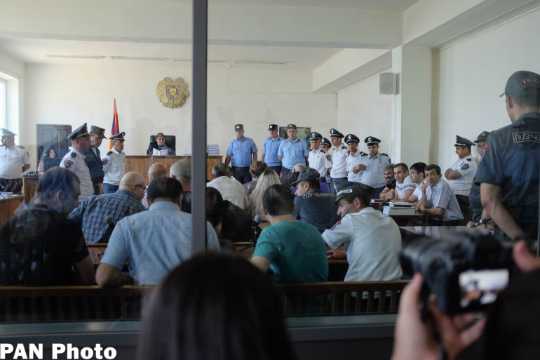 Հրապարակվեց «Սասնա ծռերի» գործով դատավճիռը. ոստիկանների սպանության մեջ մեղադրվող Սմբատ Բարսեղյանը դատապարտվեց 25 տարի, Պավել Մանուկյանը՝ 10, իսկ Վարուժան Ավետիսյանը՝ 9.6 տարի ազատազրկման Հրապարակվեց «Սասնա ծռերի» գործով դատավճիռը. ոստիկանների սպանության մեջ մեղադրվող Սմբատ Բարսեղյանը դատապարտվեց 25 տարի, Պավել Մանուկյանը՝ 10, իսկ Վարուժան Ավետիսյանը՝ 9.6 տարի ազատազրկման