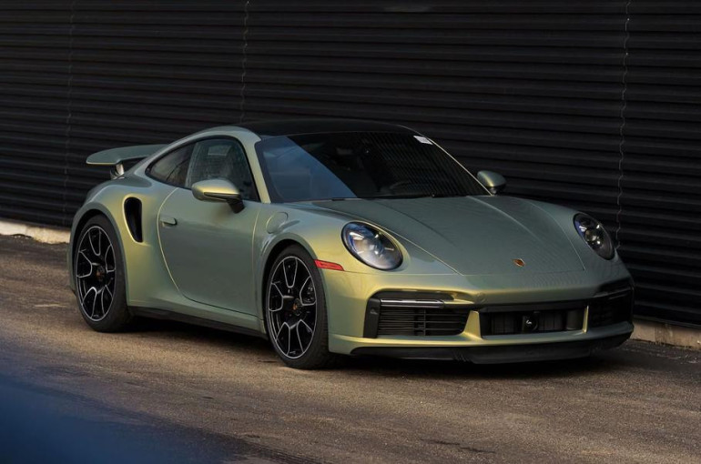 ԱՄՆ-ում ռեկորդային գնով վաճառվել է Porsche 911 Turbo S կուպեն, որի միայն եզակի գունավորման համար գնորդը լրացուցիչ վճարել է մոտ 99 000 դոլար (տեսանյութ)