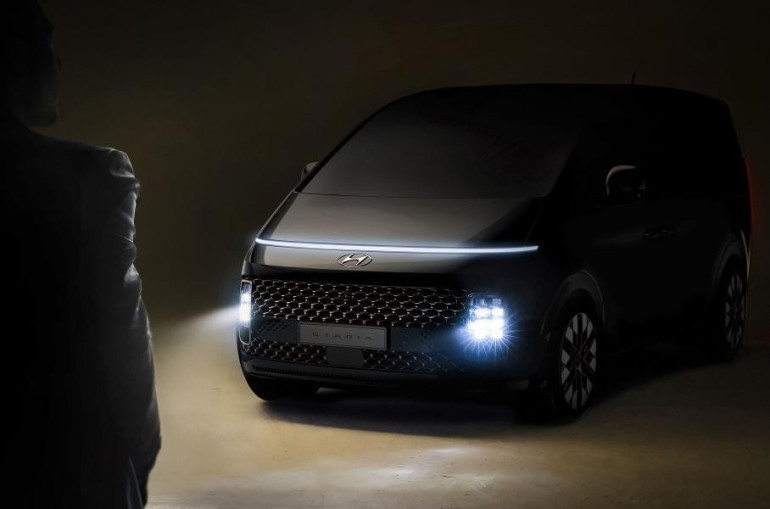 Hyundai показал первые изображения минивэна Staria, который похож на космический корабль