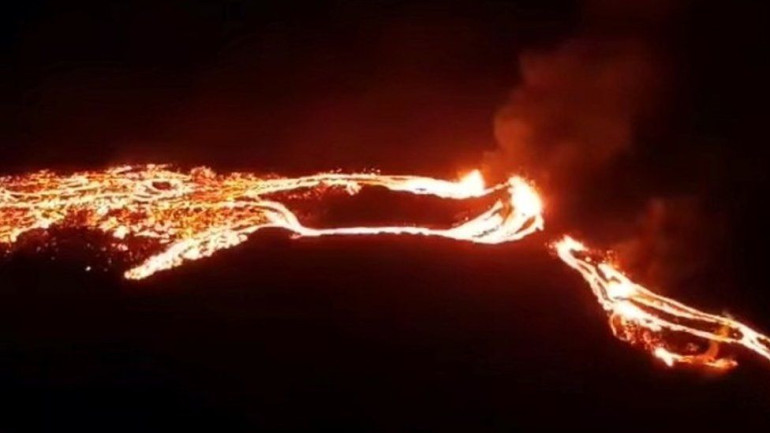 Icelandic volcano erupts near Reykjavik