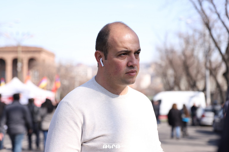 Փաշինյանին չի մտահոգում ո՛չ ժողովրդի հոգեվիճակը, ո՛չ ստեղծված իրավիճակը․ նրա օրակարգում միայն մեկ հարց կա՝ ամեն գնով պահել իշխանությունը․ Հրանտ Մելիք-Շահնազարյան Փաշինյանին չի մտահոգում ո՛չ ժողովրդի հոգեվիճակը, ո՛չ ստեղծված իրավիճակը․ նրա օրակարգում միայն մեկ հարց կա՝ ամեն գնով պահել իշխանությունը․ Հրանտ Մելիք-Շահնազարյան
