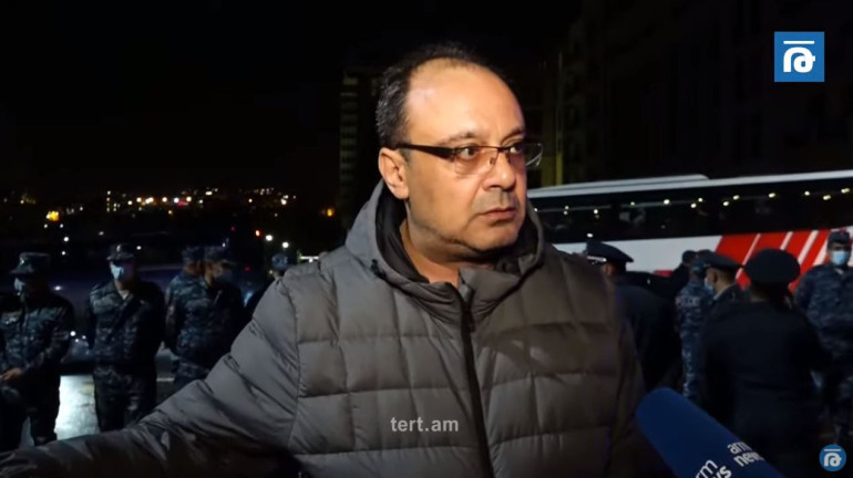«Փախավ, գնաց «ժողովրդի վարչապետը»». Գորիսում բողոքի ակցիայի մասնակիցները՝ թիկնազորով հեռացող Փաշինյանին (տեսանյութ)