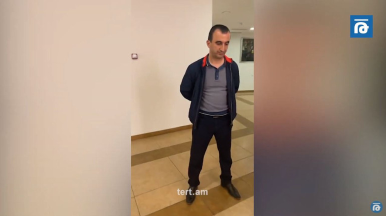 Մոտ 40 րոպե է՝ Քննչական կոմիտեում ենք, բայց մեզ ոչ ոք չի ասել, թե Մխիթար Զաքարյանն ինչ քրգործի շրջանակում է այստեղ հրավիրվել. փաստաբան