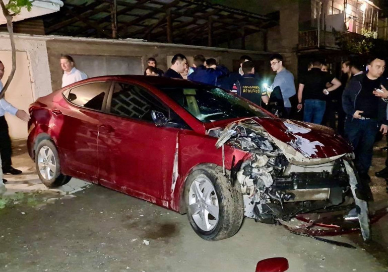 Քաղաքացին ինքնաձիգից անկանոն կրակոցներ է արձակել «Հունդայի Էլանտրա» ավտոմեքենայում գտնվող տղամարդկանց ուղղությամբ և դիմել փախուստի․ նոր մանրամասներ՝ Էջմիածնում տեղի ունեցած սպանությունից