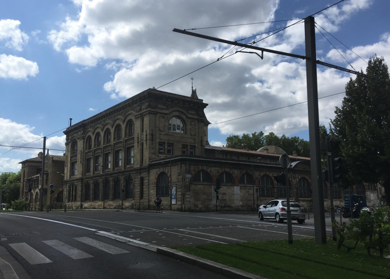 Ֆրանսիայում ամուսինը փողոցում գնդակահարել ու այրել է կնոջը