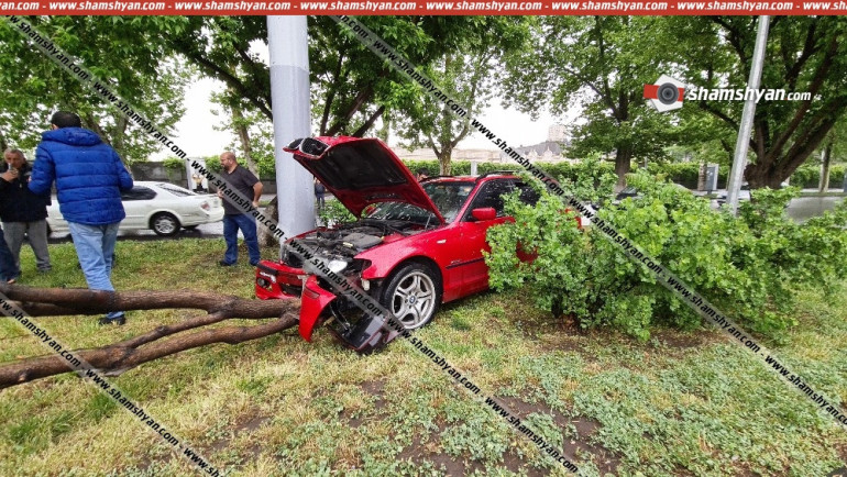 30-ամյա վարորդը BMW-ով Ազատության պողոտայում տապալել է ծառն ու հայտնվել կանաչ գոտում․ shamshyan.com