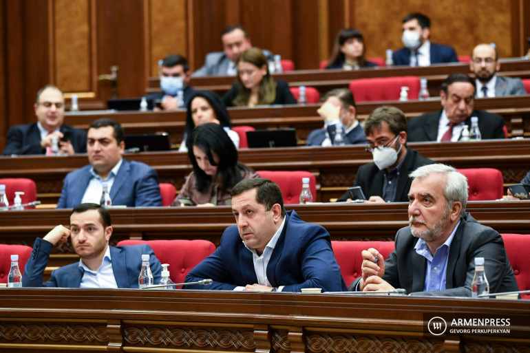 ԱԺ անցնելու շեմը կուսակցությունների համար նվազեցվեց, դաշինքների համար՝ բարձրացվեց (տեսանյութ)