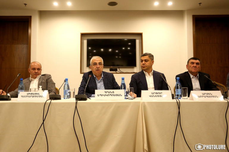 Ազգային անվտանգության մարմինների պատմության մեջ ամենավարկաբեկված և ամենաչընդունված անձը իրավունք չունի նման գնահատականներ տալու․ Արթուր Վանեցյանը՝ Կառլոս Պետրոսյանի մասին (տեսանյութ) Ազգային անվտանգության մարմինների պատմության մեջ ամենավարկաբեկված և ամենաչընդունված անձը իրավունք չունի նման գնահատականներ տալու․ Արթուր Վանեցյանը՝ Կառլոս Պետրոսյանի մասին (տեսանյութ)