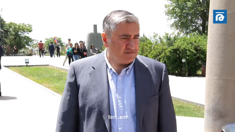 Գալիս էինք Եռաբլուր՝ մեր ընկերներին շնորհակալություն հայտնելու, որ հաղթանակ պարգևեցին․ այսօր ներողություն ենք խնդրում, որ թույլ տվեցինք ներքին ու արտաքին թշնամուն՝ ստվերել այս տոնը․ Ա․ Խաչատրյան