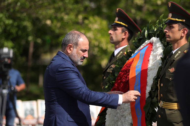 Հաղթանակի և խաղաղության տոնի առթիվ Նիկոլ Փաշինյանն այցելել է «Հաղթանակ» զբոսայգի (տեսանյութ, լուսանկարներ)

 