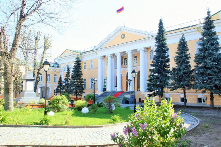 «Որոշ անձինք կամ խմբեր փորձում են մոլորեցնել ՀՀ քաղաքացիներին՝ նրանց առաջարկելով, այսպես կոչված, հյուպատոսական «միջնորդական ծառայություններ»»․ ՌԴ-ում ՀՀ դեսպանությունը նախազգուշացրել է
