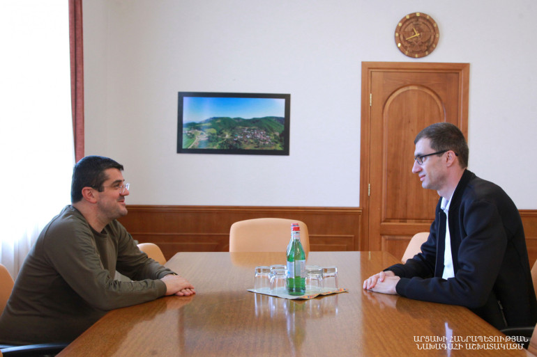 Արցախի նախագահը ՀՀ նախկին սոցապ նախարար Մեսրոպ Առաքելյանին պարգևատրել է «Մխիթար Գոշ» մեդալով
