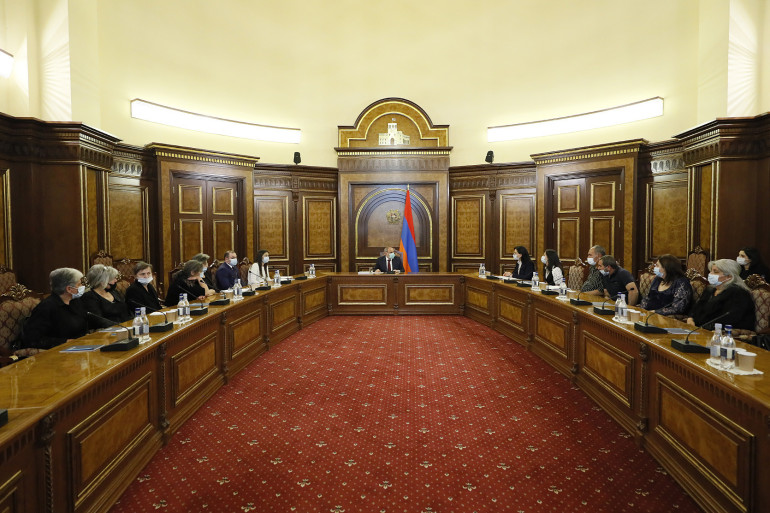 Ամփոփվել է քրեական գործերից առաջինի ուսումնասիրությունը. Նիկոլ Փաշինյանը հանդիպել է ոչ մարտական պայմաններում մահացած զինծառայողների հարազատներին