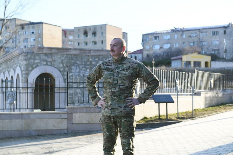 «Դրա ձևը պետք է արտացոլի 8 թիվը, քանի որ մենք նոյեմբերի 8-ին ենք Շուշան ազատագրել զավթիչներից». Ալիևը Շուշիում մասնակցել է նոր մզկիթի հիմնարկեքին