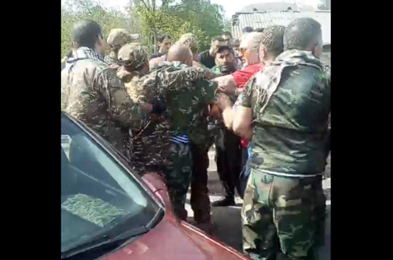 Սյունիքում Արթուր Եպիսկոպոսյանի (Մոնախ) նախաձեռնությամբ ճանապարհ էր փակվել, որտեղից 9 անձ բերման է ենթարկվել, մեկ անձ՝ ձերբակալվել