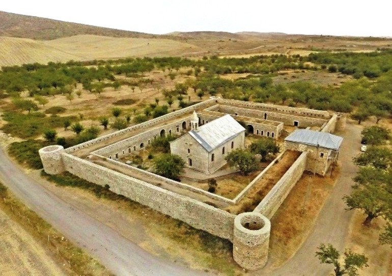 Ռուս խաղաղապահներն 80 ուխտավորի են ուղեկցել Ամարաս վանական համալիր

 
