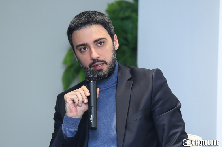 Ոստիկանության ծառայողները տեսնելով «Հայաստան» դաշինքի ցուցանակները, առանց որևէ հիմնավորման ներս են մտել շտաբների տարածքներ և փորձել են հետաքրքրվել ցուցանակի, կազմակերպչական հարցերի մասին․ Վարդևանյան